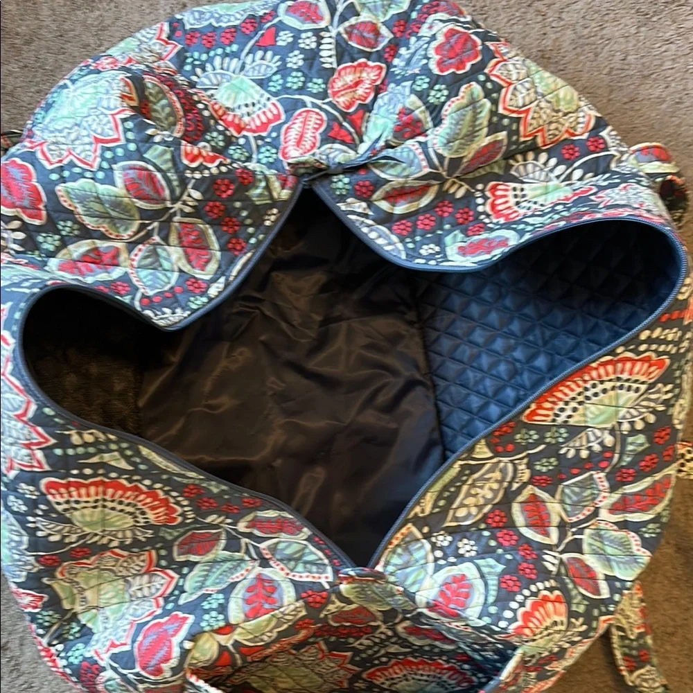 Vera Bradley Red and Green Quilted Travel Bag with Paisley Design - Picture 4 of 5